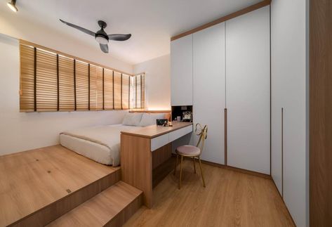 Check out this Scandinavian-style HDB Bedroom and other similar styles on Qanvast. Platform Bedroom Design, Workspace In Bedroom, Tatami Design, Carpentry Details, Muji Interior, Wood Homes, Tiny Bedroom Design, Small Bedroom Interior, Platform Bedroom