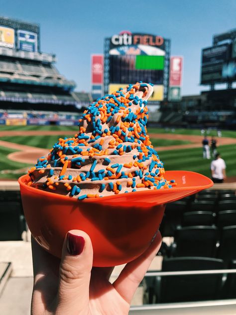 Mlb Wife Aesthetic, City Field, Stadium Food, Baseball Food, 2000s Core, Mets Game, Citi Field, Ny Mets, Sports Aesthetic