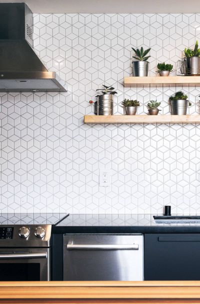 23 Geometric Shaped Tile Design Ideas For Your Kitchen & Bath | Sebring Design Build Rhombus Backsplash Kitchen, White Rhombus Tile Backsplash, Geometric Kitchen Tiles, Rhombus Tile Backsplash, Pattern Tile Kitchen, Geometric Tile Backsplash, Geometric Tile Design, Blob Mirrors, Patterned Kitchen Tiles