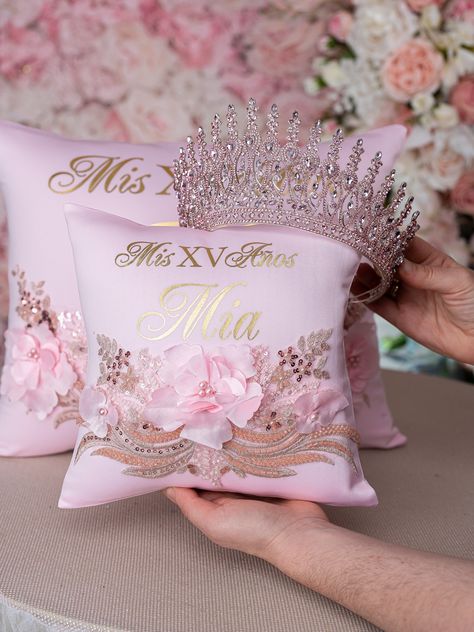 Pink Quinceanera Crown Quince Decorations Ideas, Kneeling Pillow, Quinceanera Guest Book, Money Card Box, Rose Gold Quinceanera, Quinceanera Accessories, Quinceanera Bouquet, Quinceanera Jewelry, Pink Quinceanera