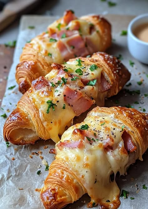 Rock (@rock716860) on X Monte Cristo Crescent Rolls, Ham Croissant Sandwich, Fancy Croissants, Crossaint Recipe, Croissant Appetizers, Savory Croissant, Pretty Meals, Ham And Cheese Croissants, Savory Ham