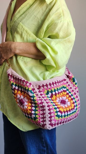 Crochet Clown Bag, Crochet Bags Ideas, Crochet Summer Bags, Crochet Accessories Ideas, Granny Square Crossbody Bag, Crochet Bag Strap, Crossbody Crochet Bag, Crossbody Bag Crochet, Crochet Granny Square Bag