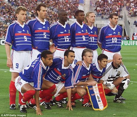 Zidane (back right) and Djorkaeff (second left, front) played in France's 1998 World Cup triumph on home soil French Soccer Players, Lilian Thuram, Real Madrid Manager, French Rugby, 1998 World Cup, 90s Football, World Cup Games, France Team, First World Cup