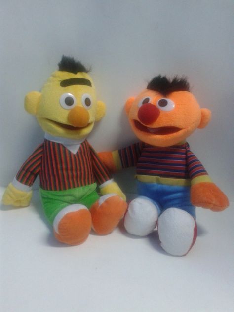 Diviértete con los peluches de Beto y Enrique de Plaza Sésamo. ¡Para chicos y grandes! #Peluches Beto Y Enrique, Sesame Street, Tela