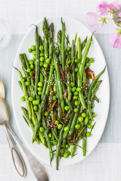 goodhousemag Easter Sides, Asparagus Bacon, Easter Side Dishes, Asparagus Beans, Asparagus Recipes, Pea Recipes, Passover Recipes, Spring Salad, Green Bean Recipes