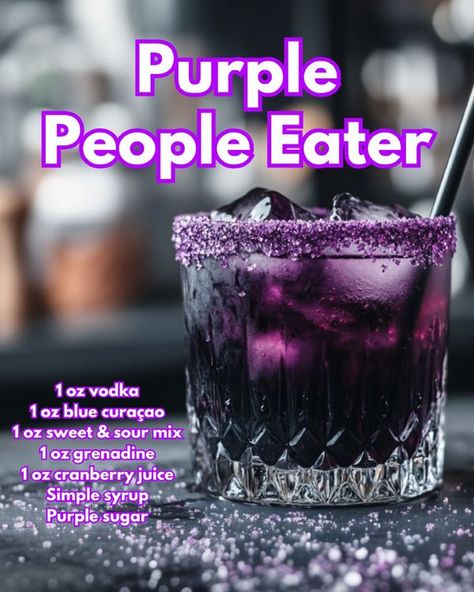 Purple Mix Drinks, Bacardi Drinks, Fruity Mixed Drinks, Vodka Blue, Fruity Alcohol Drinks, Christmas Cocktails Easy, Bartender Drinks Recipes, Purple People Eater, Fun Drink Recipe