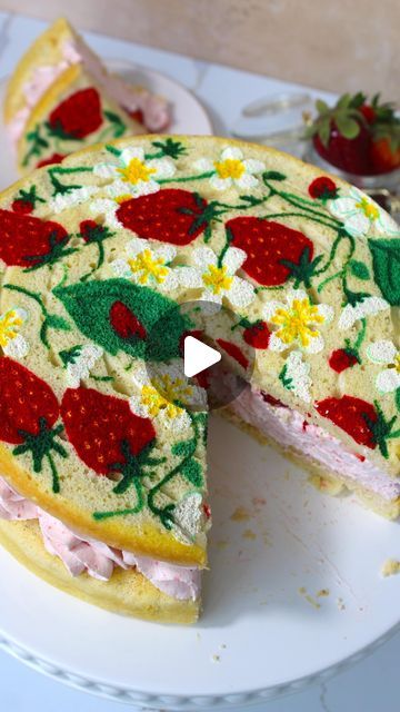 Decorated Sponge Cake, Cake Frosting Tips, Sponge Cake Decoration, Strawberry Sponge Cake, Specialty Cupcakes, Sheet Cake Designs, Sponge Cake Recipe, Patterned Cake, Sweet Treats Desserts