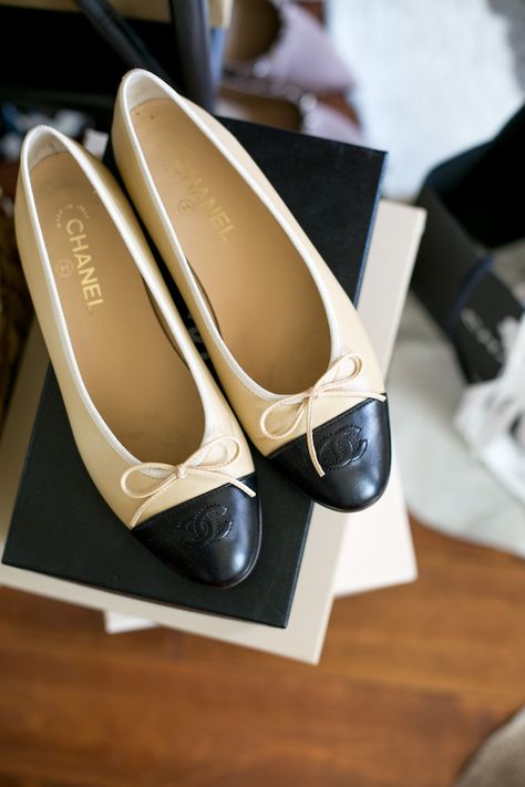 Chanel Ballerina Flats, Best Shoes For Travel, Chanel Ballerina, Chanel Flats, Classy Shoes, Shopping Chanel, Classic Shoes, Ballerina Flats, Dream Shoes