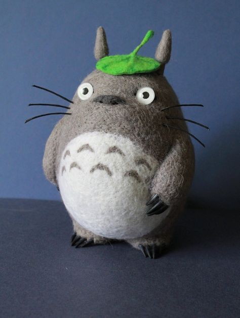 Totoro Needle Felt, Needle Felting Totoro, Ghibli Needle Felting, Felted Totoro, Totoro Felt, Totoro Leaf, Totoro Crafts, Leaf Hat, Totoro Plush