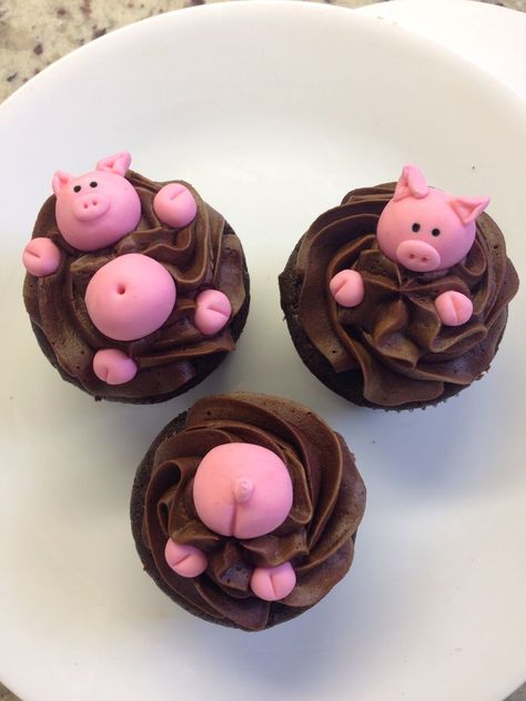 Unique Cupcake Decorating Ideas, Farm Animal Birthday Cupcakes, Cupcakes Farm Animals, Pig Cupcakes Easy, Pig Cupcakes Ideas, Barn Animal Cupcakes, Farm Animal Cupcakes Easy, Farm Cupcakes Ideas, Easy Cupcake Designs