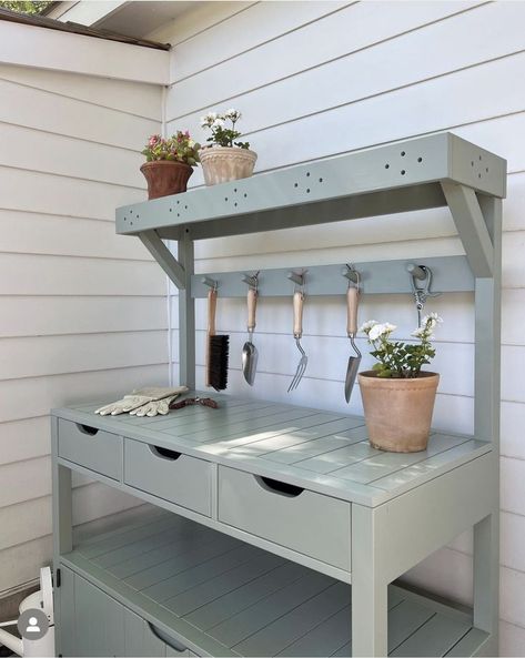 Pottery Station, Garden Potting Station, Potting Benches Diy, Potting Bench Ideas, Potting Bench Plans, Garden Shed Interiors, Potting Station, Garden Station, Outdoor Potting Bench