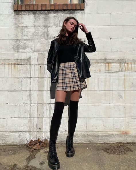 Bentley Mescall, Elevator Photos, Study Outfits, Elena Alvarez, Grunge Street Style, Rockstar Fashion, Fem Fashion, Clothing Aesthetics, What Do I Wear