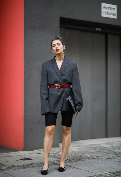 How to Wear Oversize Blazer | POPSUGAR Fashion Photo 32 Belt Over Blazer Outfit, How To Style Grey Shorts, Blazer Shorts Outfit, Bright Blazer, Blazer Street Style, Oversize Blazer, Bralette Outfit, 30 Outfits, Sporty Shorts