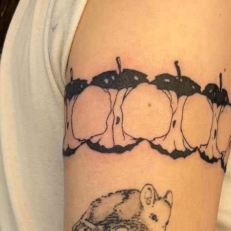 ezra 🧚‍♂️ on Instagram: "apple core arm band + healed ratties 🍎🐁 thank you @trinityaadair ⭐️" Red Upper Arm Tattoo, Red Scar Tattoo, Poses To Show Off Arm Tattoo, Folding Arm Tattoo, Banded Tattoos, Half Apple Tattoo, The Garden Band Tattoo, Left Right Tattoo, Tattoo Outer Arm