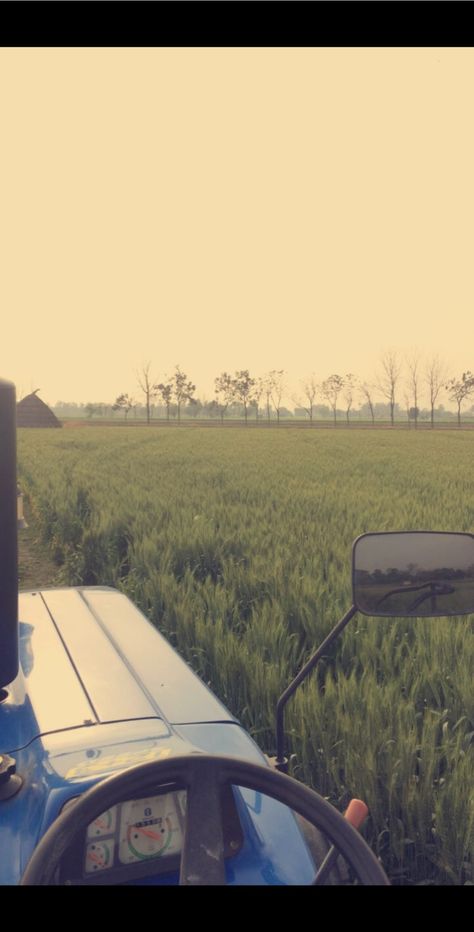 Tractor Snap, Tractor Aesthetic, Farm Snap, Farming Photo, Live Wallpaper Iphone 7, Aesthetic Photo Dump, Village Vibes, Tractor Photos, Punjabi Culture