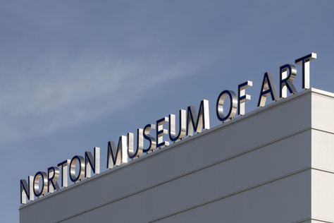 Gallery of The Norton Museum of Art / Foster + Partners and CBT - 13 Building Name Signage, Building Signage Exterior, Building Signage Design, Gallery Signage, Signage Design Outdoor, Exterior Signage Design, Architecture Signage, Facade Signage, Monument Signage