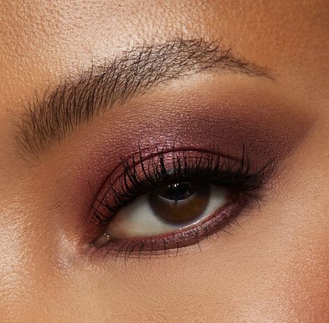 Burgundy Eye Makeup Simple, Plum Eyeliner Brown Eyes, Wine Eyeshadow Look, Wine Makeup, Eyeliner Brown Eyes, Plum Eyeliner, Dubai Makeup, Plum Makeup, Maroon Eyeshadow