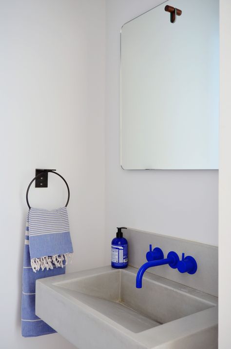 A bright cobalt blue Vola faucet provides a splash of color in the powder room. Vola Faucet, Interior Design Color, Home Remodel, Blue Bathroom, Cheap Decor, Cheap Home Decor, Bathroom Inspiration, Powder Room, 인테리어 디자인