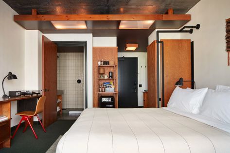 Ace Hotel Brooklyn showcases the borough's artistic talent Ace Hotel Brooklyn, Open Hotel, Roman And Williams, Public Hotel, Hotel Entrance, Best Boutique Hotels, Hotel Amenities, Ace Hotel, Installation Design