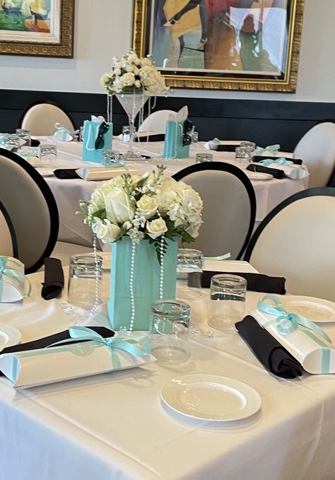 Tiffany Theme Centerpieces, Tiffany And Co Centerpieces, Breakfast At Tiffany's Aesthetic Party, Breakfast At Tiffanys Aesthetic Brunch, Tiffany And Company Bridal Shower Ideas, Breakfast At Tiffanys Party Theme, Tiffany Table Decorations, Diy Tiffany And Co Decor, Breakfast At Tiffanys Table Decorations