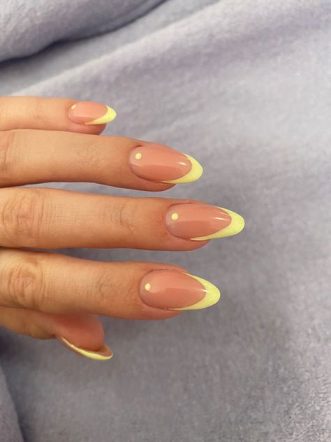 Perfect summer yellow nails design almond shape long medium nail art Nail Inspiration Yellow, Nail Design Yellow, Almond Nail Inspiration, Almond Acrylic Nails Designs, Sun Nails, Almond Acrylic, Yellow Nails Design, Summer Yellow, Almond Acrylic Nails