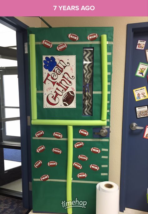 Spirit door Homecoming Door Ideas, Homecoming Decorations, School Spirit Week, Room Door Decorations, Football Ideas, Football Spirit, School Doors, School Room, Classroom Door