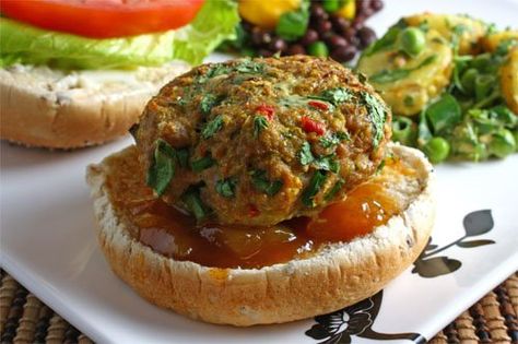 Curried Chicken Burger Closet Cooking, Making Chicken, Recipes Meat, Chicken Burgers Recipe, Curried Chicken, Burger Dogs, Mapo Tofu, Authentic Chinese Recipes, Burger Sliders