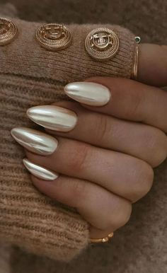 Vanilla Pearl Nails, Vanilla Chrome Nails Square, Vanilla Chrome Nails French Tip, Ivory Chrome Nails, Pearly Chrome Nails, Chrome Coffin Nail Ideas, Shimmery White Nails, Ivory Wedding Nails, Gold Pearl Nails