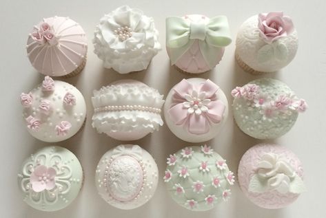 Vintage Cupcake Designs, Victorian Cupcakes, 25 Candle, Amazing Cupcakes, Vintage Cupcakes, Sugar Decorations, Pink Baby Shower Decorations, Vintage Cupcake, Creative Wedding Cakes