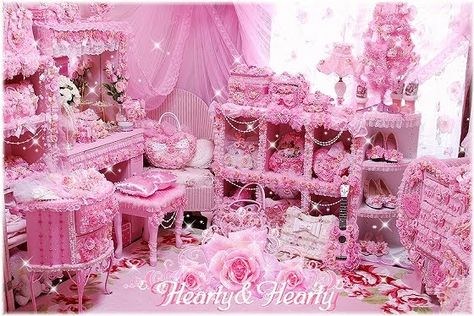 extreme pink room Gyaru Room, Pastel Apartment, Kawaii House, Pretty Bedrooms, Kawaii Room Ideas, Princess Life, Kawaii Bedroom, Hime Gyaru, Kid Rooms