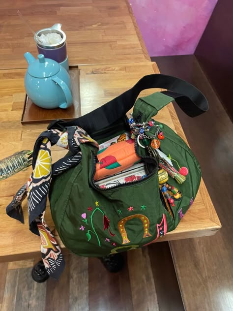 Jessica Williams Baggu collab, decoration inspired by Jane Birkin Baggu Decorated, Baggu Charms, What’s In My Baggu, Bag Decoration Aesthetic, Baggu Bag Aesthetic, Artsy Backpack, Baggu Bag Outfit, Jane Birkin Bag, Baggu Crescent Bag