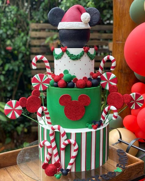 Natal Do Mickey Mouse, Mickeys Christmas Party, Christmas Birthday Cake, Mickey Mouse Christmas Tree, Mickey Mouse Birthday Cake, Minnie Mouse First Birthday, Mickey Mouse First Birthday, Mickey Cakes, Mickey Mouse Clubhouse Party