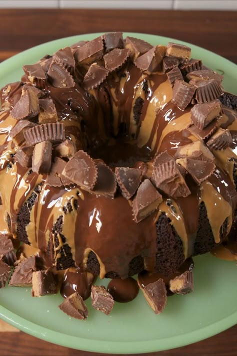 Bundt Pan Recipes, Bundt Recipes, Chocolate Bundt, Mini Bundt Cakes, Chocolate Bundt Cake, Bundt Cakes Recipes, Peanut Butter Recipes, Party Desserts, Savoury Cake