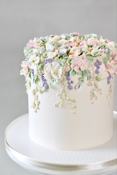 Beautiful pastel colored spring flowers made with Italian merengue buttercream, hand piped Italian Merengue, Italian Meringue Buttercream, Sugar Paste Flowers, Piping Flowers, Italian Meringue, Floral Wedding Cake, Cake And Cupcakes, Potato Starch, Meringue Buttercream