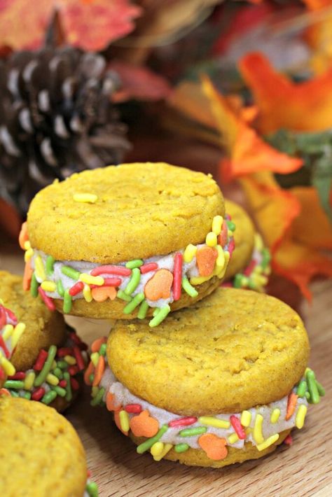 Cream Cheese Filled Cookies, Pumpkin Spice Cookie Recipe, Cookies Monster, Pumpkin Spice Cream, Cookie Sandwich Recipes, Monster Munch, Cinnamon Cream Cheese, Sandwich Cookie, Pumpkin Spice Cookies