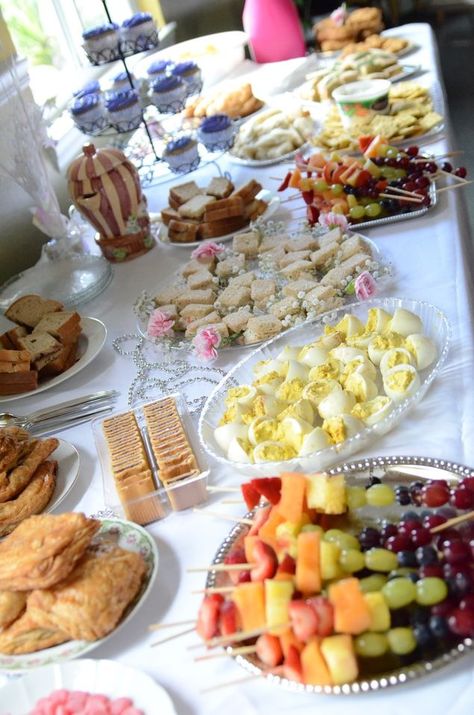 Tea party birthday finger food. Jessica Workman I could make fruit kabobs Baby Shower Finger Foods, Appetizer Sandwiches, High Tea Party, Princess Tea Party, Baby Shower Tea, Tea Party Food, Girls Tea Party, Party Finger Foods, Afternoon Tea Parties