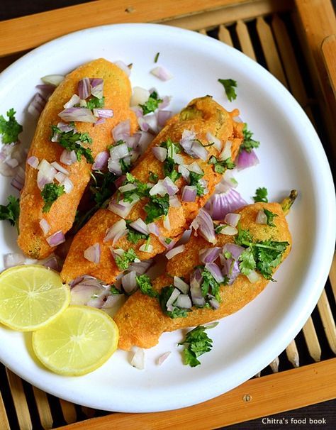 Andhra style stuffed chilli bajji recipe - Mirapakaya bajji for teatime ! Andhra Pradesh Food, Telugu Food, Mirchi Bajji, Bajji Recipe, South Indian Snacks, Andhra Recipes, Desi Street Food, Chaat Recipe, Indian Street Food