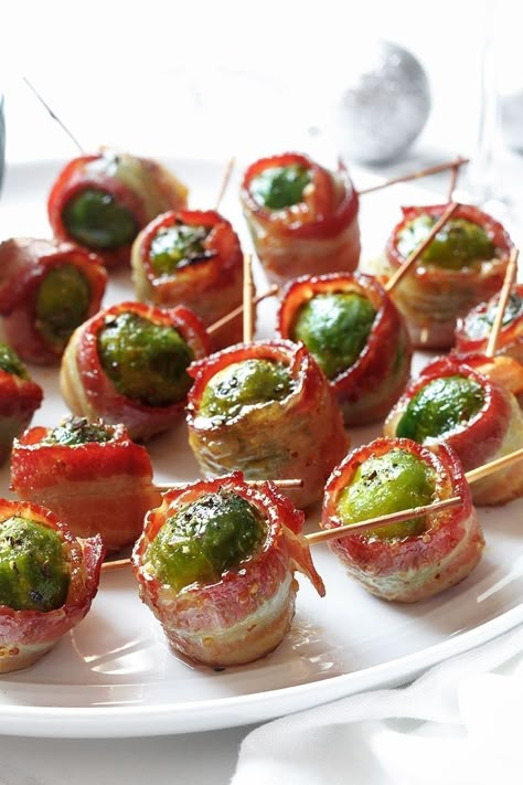 Bacon Canapes Ideas, August Party Food Ideas, Small Apps For Parties, Elegant Fall Appetizers, Veggie Canapes, Brussels Sprout Appetizers, Christmas Canapes Ideas, Chic Appetizers, Bacon Wrapped Brussels Sprouts Recipe