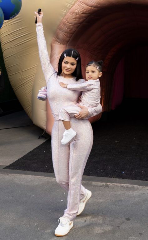 Stylizacje Kylie Jenner, Kylie Jenner Street Style, Kily Jenner, Kylie Jenner Baby, Stile Kylie Jenner, Kylie Travis, Look Kylie Jenner, Looks Kylie Jenner, Trajes Kylie Jenner