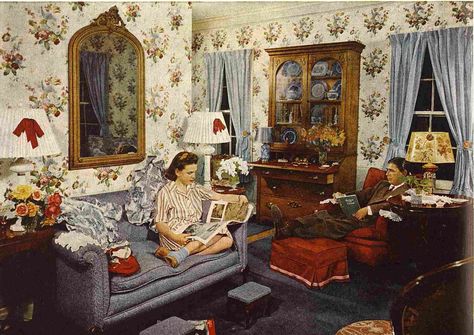 1940s Living Room, 1940s Home Decor, 1940s Interior, 1940s Decor, Sala Vintage, 1940s Home, Blithe Spirit, Living Vintage, Vintage Industrial Furniture