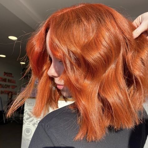 Medium Wolfcut, Red Copper Hair Color, Balayage Bob, Copper Hair Color, Short Hair Styles For Round Faces, Fluffy Hair, Copper Hair, Hair Inspiration Color, Orange Hair