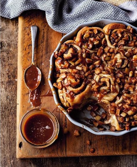 Cinnamon Bun Apple Pie, Bourbon Cinnamon Rolls, Fancy Cinnamon Rolls, Thanksgiving Sourdough, Apple Cinnamon Buns, Apple Sticky Buns, Caramel Apple Cinnamon Rolls, Bourbon Caramel Sauce, Bourbon Caramel