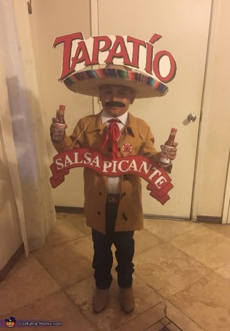 Tapatio Costume, Hot Sauce Costume, Funny Mexican Pictures, Mexican Halloween Costume, Mexican Halloween, Funny Spanish Jokes, Clever Halloween, Mexican Memes, Hot Spices