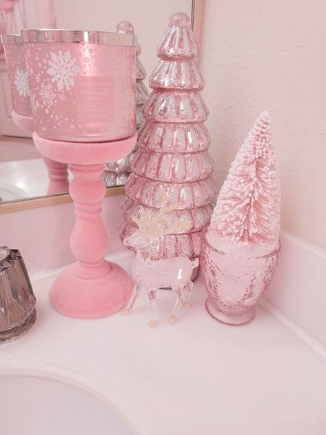 Pink And White Christmas Decor Bedroom, Pink Christmas Bathroom Decor, Pink Christmas Aesthetic Bedroom, Pink Christmas Bathroom, Christmas Room Decor Pink, Pink Christmas Decorations Bedroom, Pink Christmas Bedroom Decor, Pink Xmas Decorations, Pink Christmas Room Decor