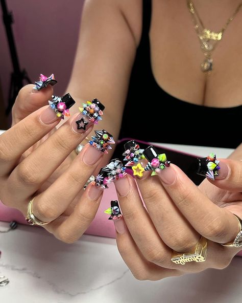 AHHHH NEW FAV SET!! THANK YOU FOR LETTING ME TRY THIS STYLE @whokilledshayla! ⛓️⭐️ Inspo from @hollywiththegoodnails ! | Instagram Medium Length Junk Nails, Gold Junk Nails, Junk Nails Short, Short Junk Nails, Trashy Nails, Junk Nails, Hard Nails, Nail Box, School Nails