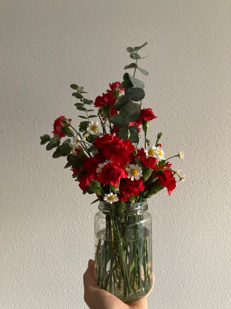 Eucalyptus And Carnations Bouquet, Carnation Eucalyptus Bouquet, Daisy And Carnation Bouquet, Wildflower Bouquet In Vase, Red Wildflower Bouquet, Flower In Jar, Red White Flowers, Red Carnations Bouquet, Red Carnation Bouquet