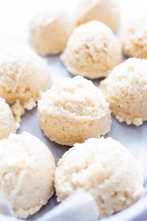 4 Ingredient No Bake Coconut Macaroons (V, GF): a one bowl recipe for perfectly sweet no bake macaroons bursting with coconut flavor. #Paleo #Vegan #GlutenFree #DairyFree #NoBake #Dessert | Recipe on BeamingBaker.com Beaming Baker, Oat Balls, Vegan Oatmeal Cookies, Coconut Popsicles, Cranberry Chocolate, Gluten Free Oatmeal Cookies, Oatmeal Coconut Cookies, Coconut Bites, Vegan Gluten Free Desserts