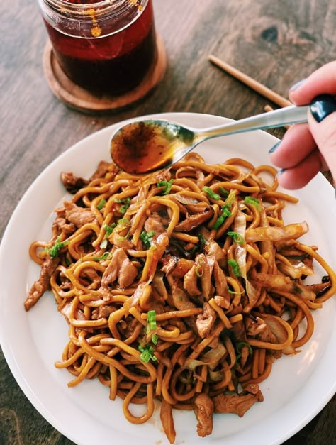 Shanghai Noodles, Recipe Noodles, Chinese Noodle Recipes, Tiffy Cooks, Homemade Chilli, Vegetarian Oyster Sauce, 15 Minute Dinners, Recipes Noodles, Rice And Noodles