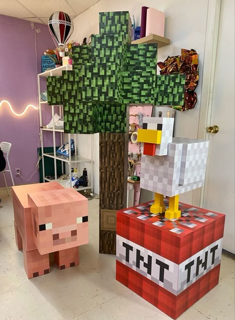 Minecraft Parade Float, Minecraft Box Decorations, Minecraft Diy Decorations, Minecraft Party Crafts, Minecraft Birthday Decor, Minecraft Trunk Or Treat Ideas For Cars, Minecraft Party Diy, Minecraft Decorations Party, Minecraft Diy Decor