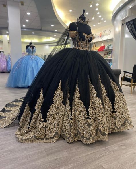 Great Gatsby Quinceanera Dresses, Black Xv Dresses, Black And Gold Quince Dress, Black And Gold Quinceanera Dresses, Sweet 16 Dresses Gold, Yellow Quince Dress, Quinceanera Dresses With Cape, Gold Quince Dress, Gothic Ball Gown